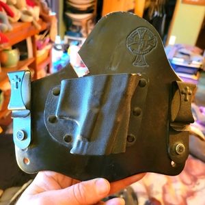 Crossbreed Holsters IWB holster for Glock 17/22, etc